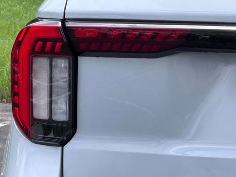 New 2026 Ford Explorer Active AWD/4WD image 11