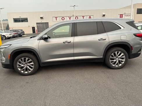 Used 2025 Buick Enclave Preferred AWD/4WD image 16