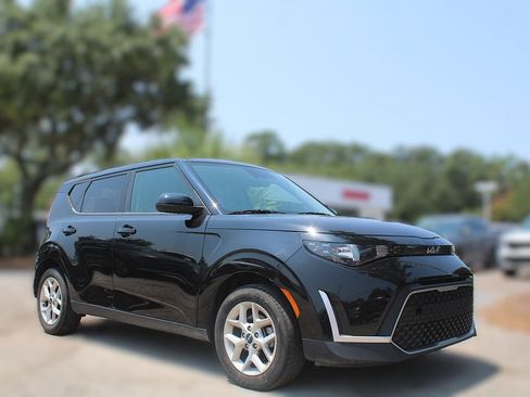 Certified 2024 Kia Soul LX w/ Option Group 015 FWD image 3