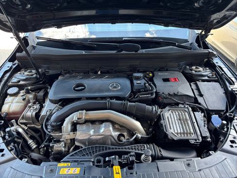 Used 2025 Mercedes-Benz GLB 250 image 35