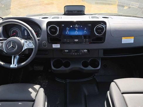 Used 2026 Mercedes-Benz Sprinter 2500 image 17