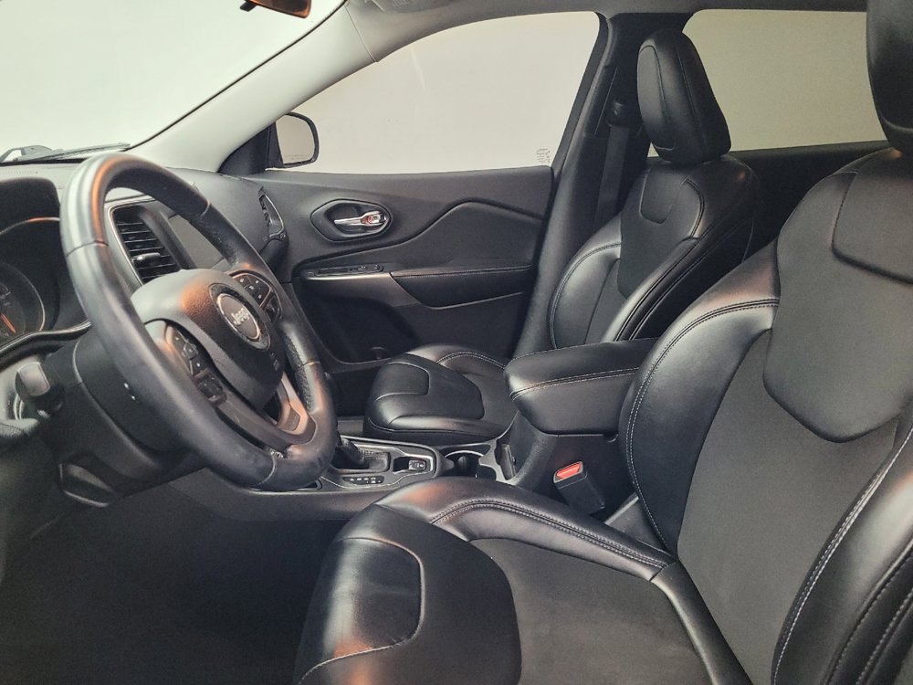 Used 2019 Jeep Cherokee Latitude Plus FWD image 17