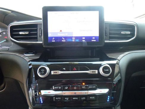 Used 2024 Ford Explorer Limited image 17