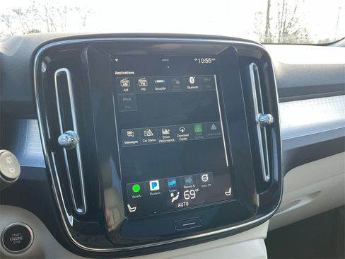 Used 2021 Volvo XC40 T5 Momentum image 22