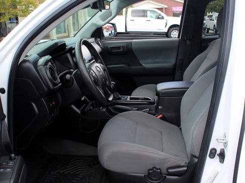 Used 2022 Toyota Tacoma SR image 19