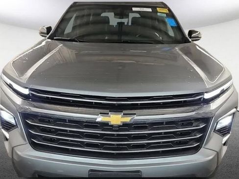 Used 2026 Chevrolet Traverse LT AWD/4WD image 2
