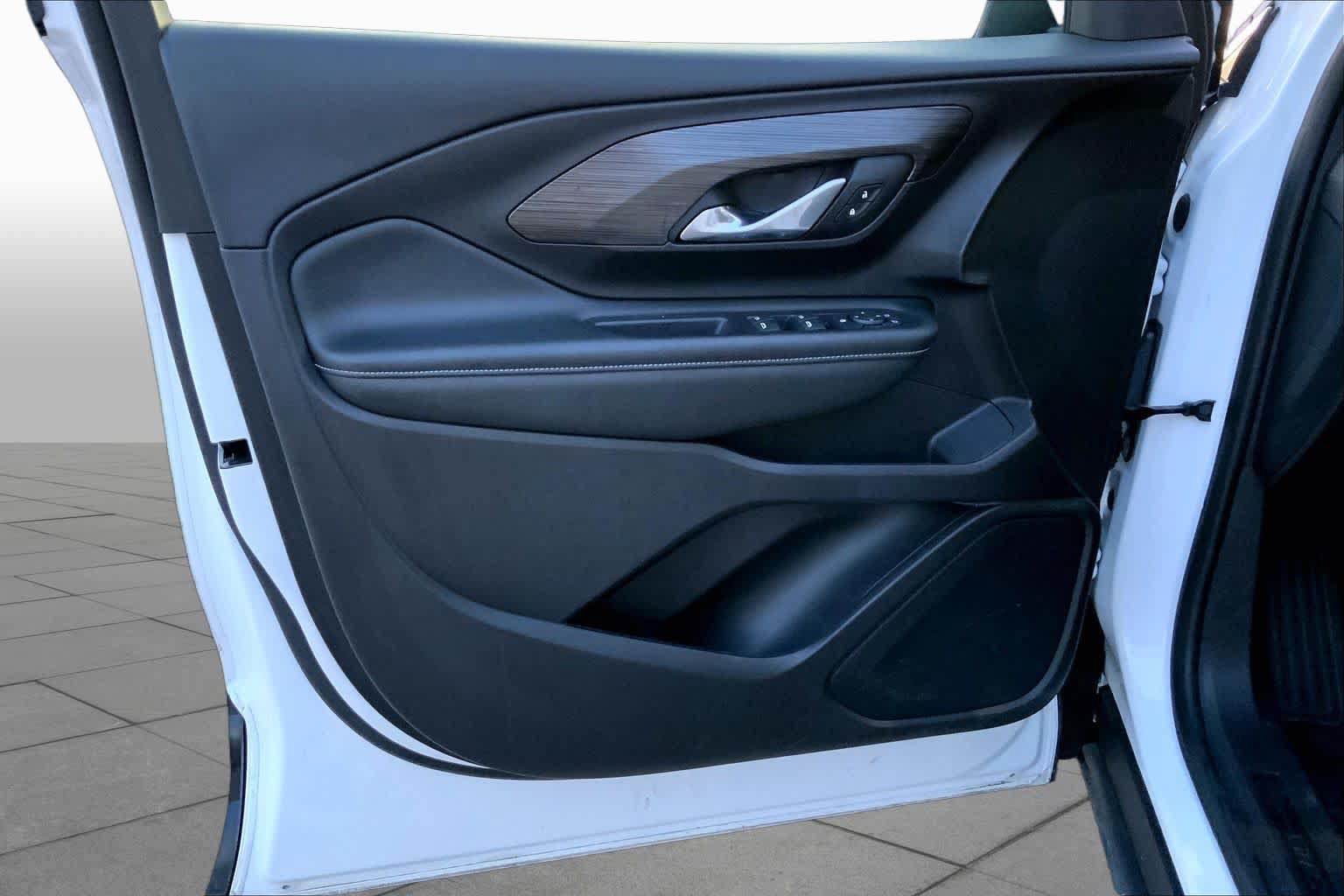 Used 2024 GMC Terrain SLE AWD/4WD image 19