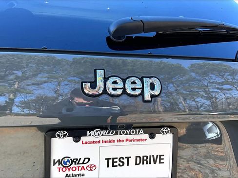 Used 2021 Jeep Cherokee Latitude Plus image 29