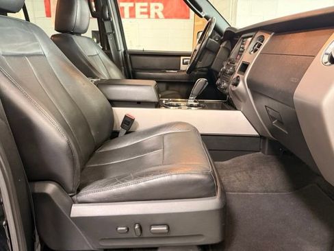 Used 2017 Ford Expedition Limited w/ Equipment Group 301A AWD/4WD image 30