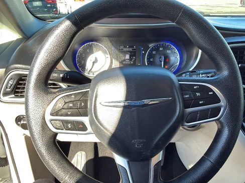 Used 2020 Chrysler Voyager Lxi image 17