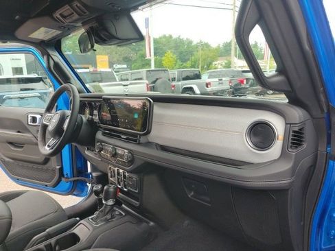 Used 2024 Jeep Wrangler Sahara AWD/4WD image 30