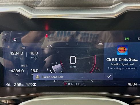 Used 2024 GMC Canyon Denali image 14