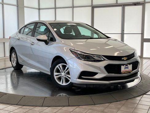 Used 2016 Chevrolet Cruze LT FWD image 1