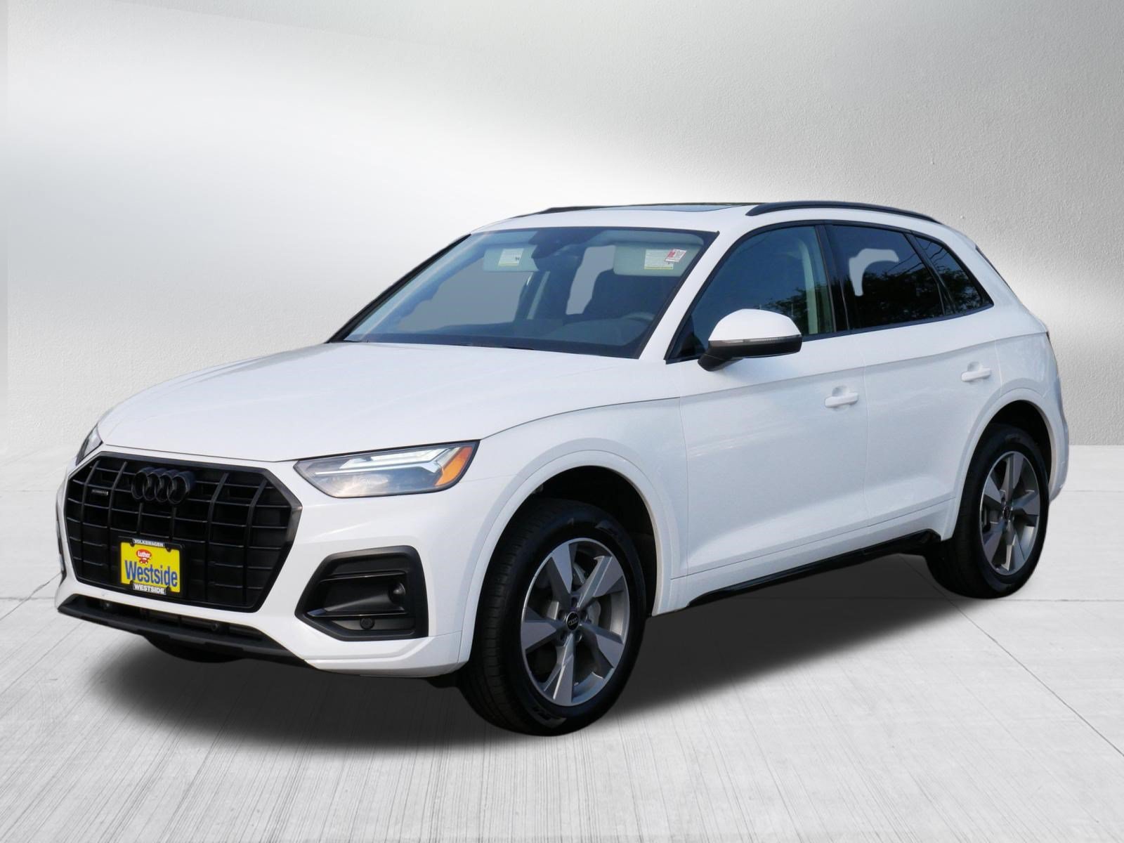Used 2025 Audi Q5 2.0T Premium w/ Convenience Plus Package AWD/4WD image 3