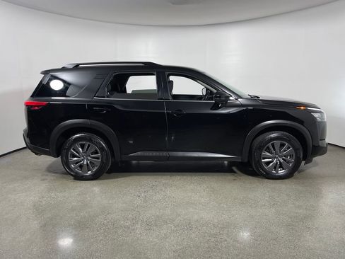 Used 2025 Nissan Pathfinder SV FWD image 2