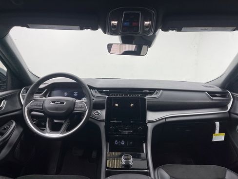 New 2025 Jeep Grand Cherokee Altitude image 6