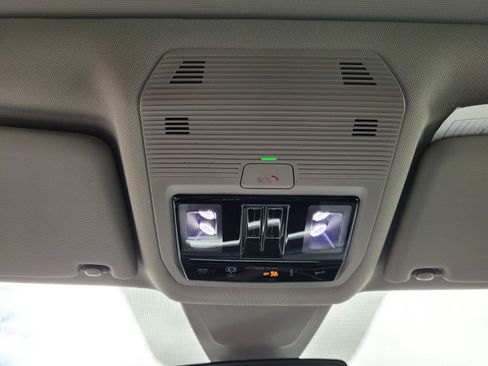 Certified 2025 Volkswagen Atlas Peak Edition SE AWD/4WD image 29