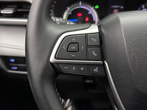 Used 2022 Toyota Highlander LE AWD/4WD image 17