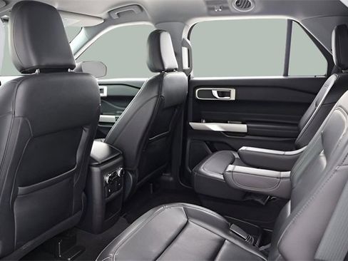 Used 2021 Ford Explorer XLT w/ Equipment Group 202A image 11