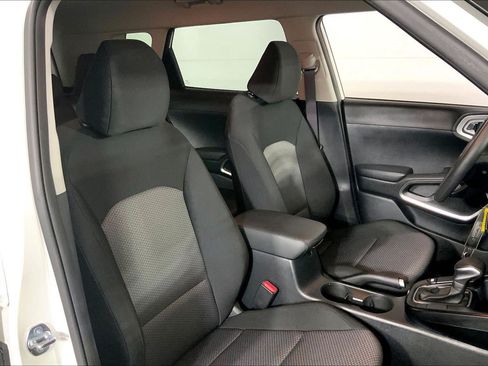 Certified 2025 Kia Soul LX w/ LX Technology Package FWD image 7