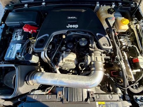 Used 2019 Jeep Wrangler Unlimited Sport S AWD/4WD image 17