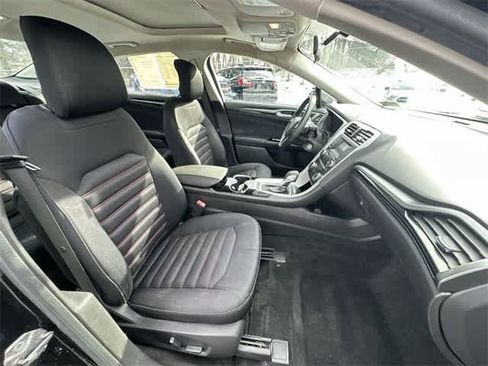 Used 2015 Ford Fusion SE w/ Equipment Group 201A image 18
