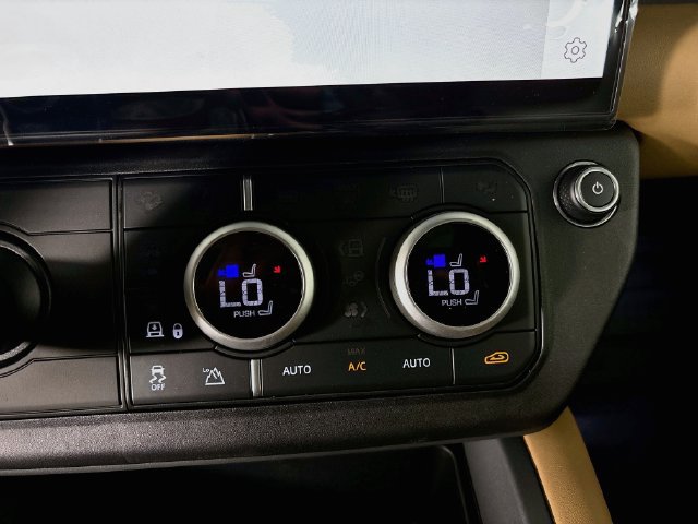 New 2026 Land Rover Defender 110 X-Dynamic SE AWD/4WD image 17