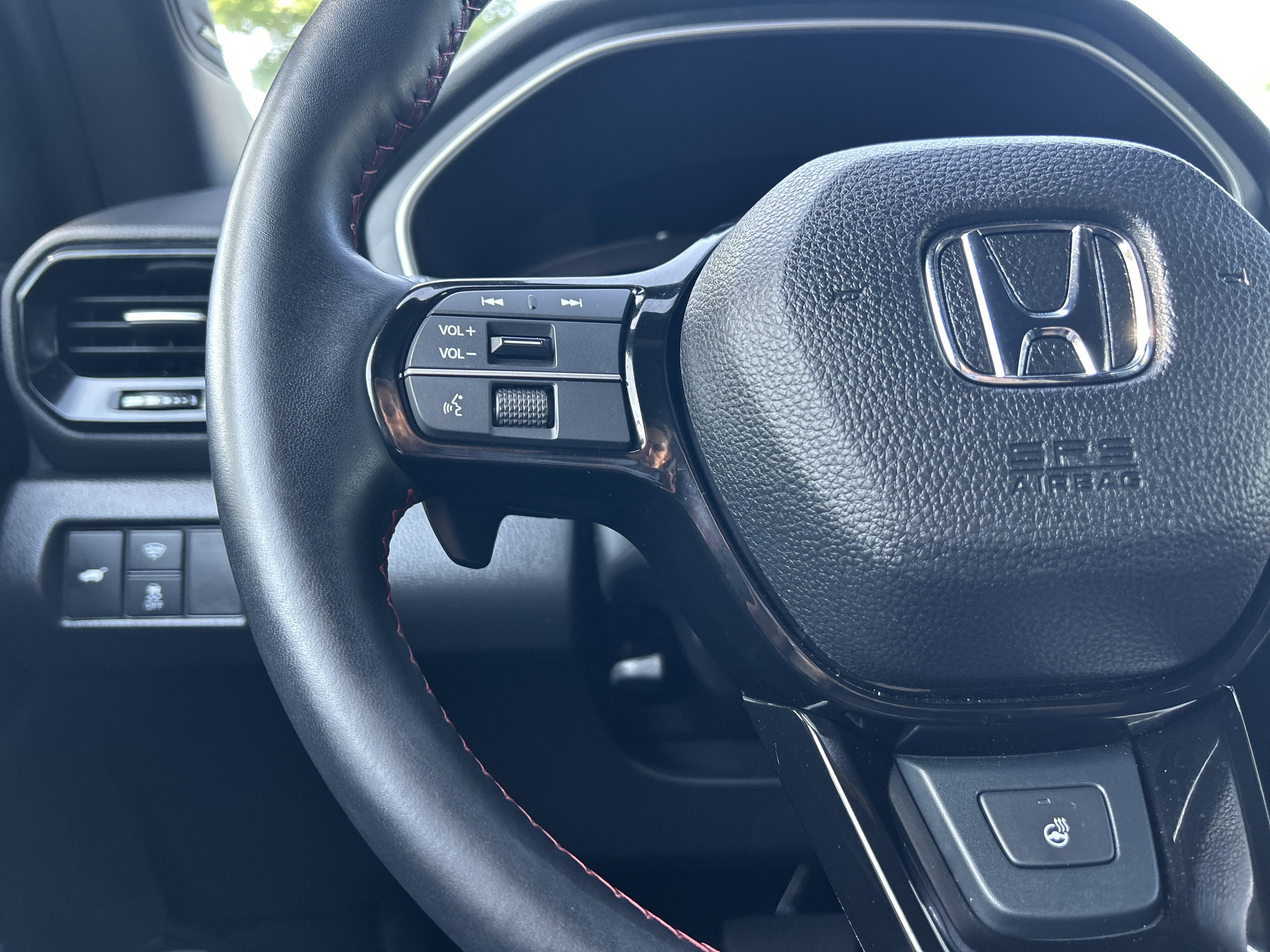 Certified 2025 Honda Pilot Black Edition image 18