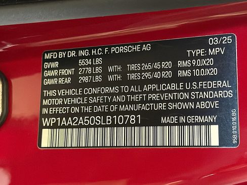 Certified 2025 Porsche Macan image 44