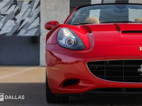 Used 2010 Ferrari California RWD image 5