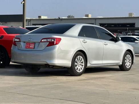 Used 2012 Toyota Camry LE image 3