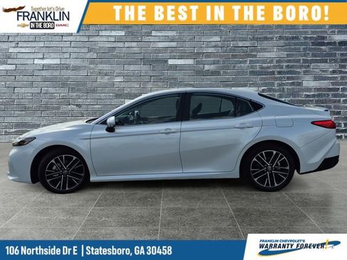 Used 2025 Toyota Camry XLE image 2