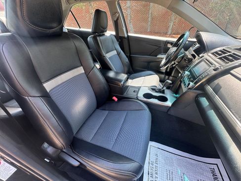 Used 2014 Toyota Camry SE FWD image 11