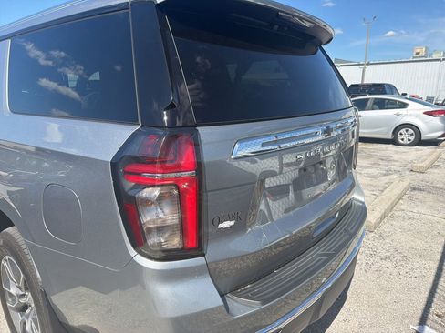 Used 2023 Chevrolet Suburban LT w/ Luxury Package AWD/4WD image 5