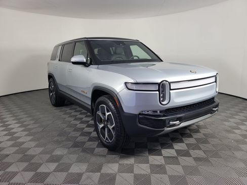 Used 2024 Rivian R1S Adventure AWD/4WD image 7