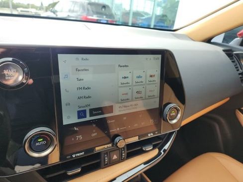 Used 2024 Lexus NX 250 FWD w/ Towing Package (2000 Lbs) image 28