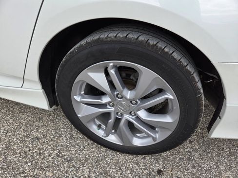 Used 2018 Honda Accord LX image 11