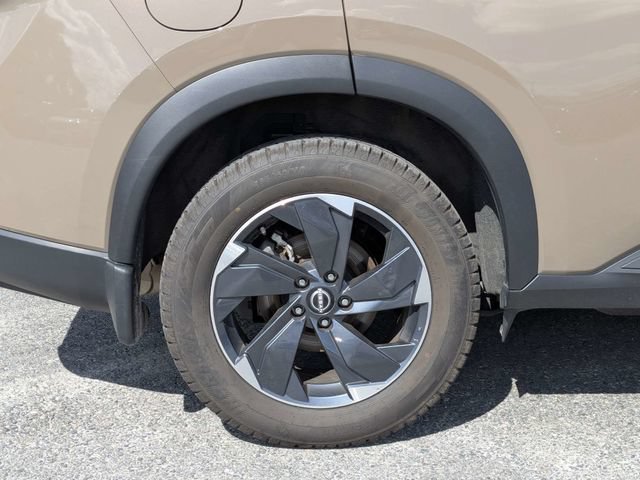 Used 2025 Nissan Rogue SV AWD/4WD image 13
