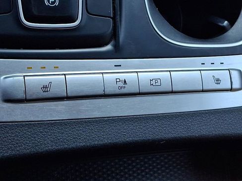 Used 2022 Kia Carnival LX image 29