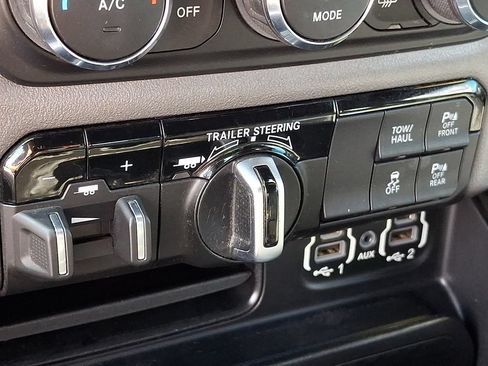 Used 2021 RAM 1500 Big Horn AWD/4WD image 25