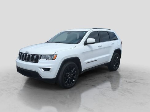 Used 2018 Jeep Grand Cherokee Laredo AWD/4WD image 4