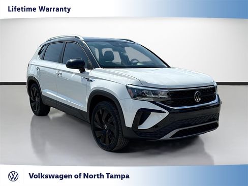 Used 2024 Volkswagen Taos SE w/ Panoramic Sunroof Package AWD/4WD image 1