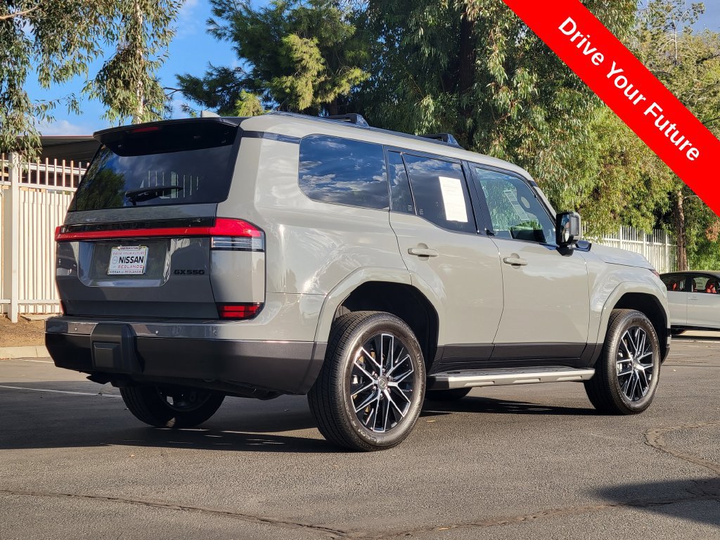 Used 2025 Lexus GX 550 w/ Accessory Package (2T) AWD/4WD image 4