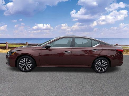 Used 2025 Nissan Altima 2.5 SV image 5