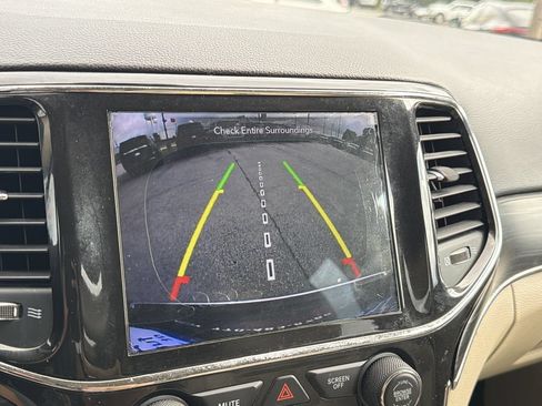 Used 2022 Jeep Grand Cherokee Limited RWD image 16