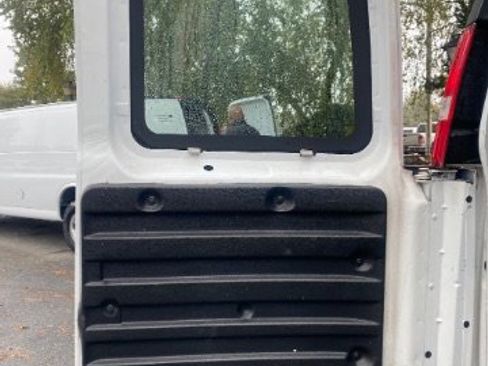 Used 2018 Chevrolet Express 2500 image 9