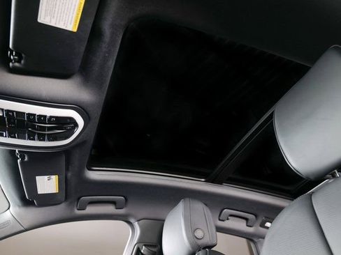 Used 2023 Porsche Macan image 26