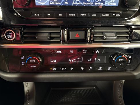 Used 2024 Nissan Pathfinder Platinum w/ Lighting Package (N93) AWD/4WD image 17