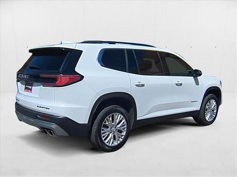 Used 2024 GMC Acadia Elevation image 5