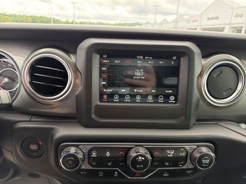 Used 2021 Jeep Wrangler Unlimited Sahara w/ Dual Top Group AWD/4WD image 21